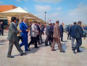 صور.. وزير الطيران يتفقد لجان الاستفتاء على الدستور بمطار القاهرة