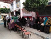 إقبال من السيدات بلجنة الزخرفة بدمياط للاستفتاء على الدستور