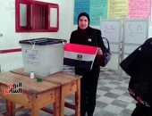 صور.. زوجة العقيد هانى سليمان شهيد أحداث رابعة تصوت بالاستفتاء