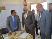 صور.. محافظ الوادى الجديد يتفقد لجان الفرافرة فى أول أيام الاستفتاء