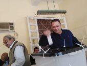 ضياء السيد يدلى بصوته فى الاستفتاء على التعديلات الدستورية.. صور