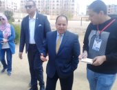 صور .. وزير المالية يدلى بصوته فى الاستفتاء على التعديلات الدستورية بمدينة 6 أكتوبر