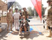 صور.. الشرطة والجيش والشعب "يد واحدة" لخروج الاستفتاء فى أبهى صورة