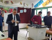 وزير التعليم السابق يدلى بصوته فى الاستفتاء على الدستور بالمنصورة.. صور