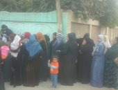 احتشاد المواطنين للإدلاء بأصواتهم بلجان قرية بهرمس بمنشأة القناطر