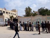 اهالى الشيخ زويد بشمال سيناء  يحتشدون أمام اللجان للأدلاء بأصواتهم فى الأستفتاء 