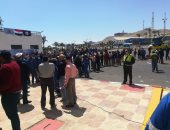 صور.. طوابير الوافدين من العاملين بالبترول تنتصر بلجان رأس شقير شمال الغردقة