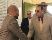 محافظ شمال سيناء يدلى بصوته فى مدرسة العريش