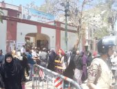 فيديو وصور.. محافظ أسيوط: إقبال كثيف الناخبين بالاستفتاء على تعديلات الدستور