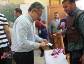 فيديو.. وزير الآثار ورئيس "إعلام البرلمان" يدليان بصوتهما بالاستفتاء فى الأقصر