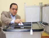 صور..رئيس جهاز التنظيم والإدارة يدلى بصوته فى الاستفتاء على تعديل الدستور