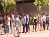 فيديو.. "طابور شبابى فى بنى سويف".. المصريون يشاركون فى الاستفتاء