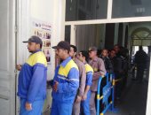 قارئ يشارك بصور لعمال ميناء الإسكندرية والجمارك يدلون بأصواتهم فى الاستفتاء