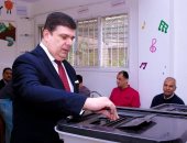 رئيس الهيئة الوطنية للإعلام يدلى بصوته فى الاستفتاء بالمعادى