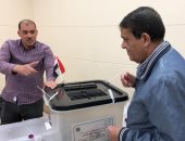 فيديو وصور ..زكى عابدين يدلى بصوته داخل لجنة التصويت بالعاصمة الإدارية وسط إقبال كبير من العمال 