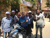 فيديو.. النائب محمد الحسينى يستقل موتوسيكل للتنقل للجان الاستفتاء ببولاق الدكرور