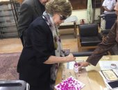 جيهان السادات تدلى بصوتها فى التعديلات الدستورية بالدقى