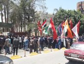 صور.. نائب رئيس جامعة أسيوط يقود مسيرة طلابية لحث المواطنين على المشاركة بالاستفتاء 