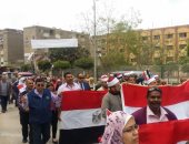 مسيرة حاشدة للمواطنين للمشاركة بالاستفتاء فى الخانكة بأعلام مصر