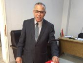 نائب رئيس جامعة الأزهر يدلى بصوته فى السفارة المصرية بتونس