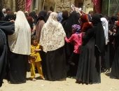 إقبال كبير على لجان الاستفتاء بقرية أبو رجوان فى البدرشن.. صور