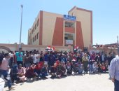 بالأعلام.. طلاب جامعة المنوفية وتربية الغردقة يدلون بأصواتهم فى الاستفتاء