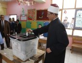صور.. وكيل الأزهر يدلى بصوته بالاستفتاء على التعديلات الدستورية بلجنته بالوايلى