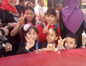 فيديو.. طوابير تضم مئات المواطنين للإدلاء بأصواتهم على الدستور بالزاوية