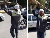 فيديو.. مواطنون يتراقصون على نغمات الأغانى الوطنية أمام إحدى لجان الاستفتاء