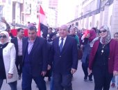 فيديو وصور..السكرتير العام لمحافظة الدقهلية يقود مسيرة لحث المواطنين على التصويت