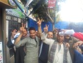 صور .. توافد المواطنين على اللجان بعين شمس للمشاركة فى استفتاء تعديل الدستور 