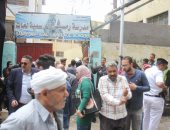 الناخبون يحثون المواطنين على المشاركة بالاستفتاء بلافتات "انزل..شارك" بالجمالية