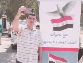 من الكويت.. "أشرف" يشارك بالاستفتاء فى اللحظات الأخيرة: "لنكمل بناء مصر"