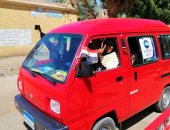 فتاة التروسيكل ترد الجميل.. وتنقل سيدات الأقصر للجان الاستفتاء بالمجان.. صور