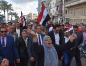صور.. محافظ البحيرة يشارك فى مسيرة حاشدة لدعم التعديلات الدستورية برشيد