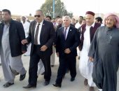 صور.. مسيرات وهتافات وطنية خلال تفقد محافظ مطروح لجان الاستفتاء