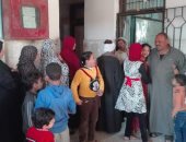 سيدات ميت فارس بالدقهلية يتصدرن مشهد التصويت فى الاستفتاء على الدستور 