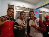 المواطنون يحتفلون بالاستفتاء على التعديلات الدستورية أمام لجان القاهرة الجديدة 