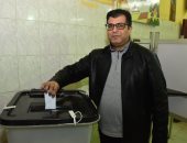 المؤلف أيمن سلامة يدلى بصوته فى التعديلات الدستورية بالهرم