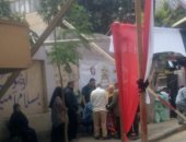 توافد المواطنين على مدارس الجيزة للإدلاء بأصواتهم فى الاستفتاء