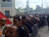 فيديو.. طوابير الناخبين أمام محطة مصر فى اليوم الثانى للاستفتاء