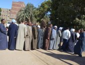 صور.. طوابير المواطنين فى ثانى أيام الاستفتاء على تعديل الدستور بالأقصر 