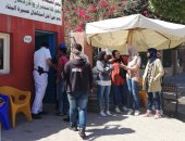 فيديو وصور.. المغتربون العاملون فى السياحة يصطفون أمام لجان الاستفتاء بالغردقة