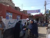 صور.. احتشاد أهالى شمال سيناء والفيوم والشرقية أمام لجان استفتاء تعديل الدستور لليوم الثانى