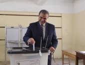 وزير القوى العاملة يدلى بصوته فى الاستفتاء على التعديلات الدستورية بمدينة نصر