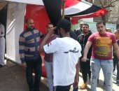 العشرات يتوافدون على لجان المنيل والسيدة زينب للمشاركة فى ثانى أيام الاستفتاء