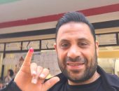  ياسر رضوان يشارك في الاستفتاء علي التعديلات الدستورية 