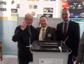 "قوم يا مصرى مصر دايما بتناديك".. أسرة سيد درويش أمام لجنة الاستفتاء.. صور