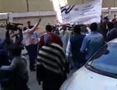 فيديو.. أهالى السيدة زينب ينظمون مسيرة حاشدة للمشاركة فى ثانى أيام الاستفتاء