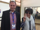 صور..الفنانة سميرة أحمد تدلى بصوتها فى الاستفتاء..وتؤكد:لازم نشارك حبا فى مصر